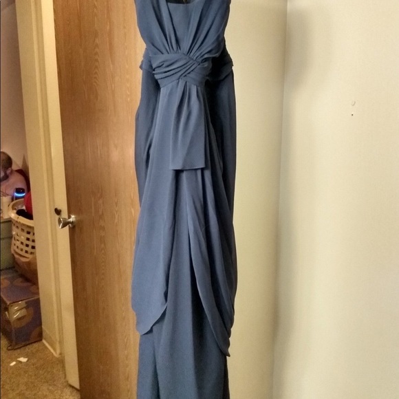 Vera Wang gown - Picture 3 of 3